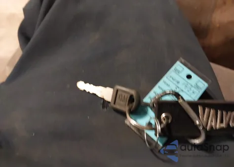 1998 Chevrolet S-10 Ls from USA, damaged, VIN 1GCDT19X9W8184685